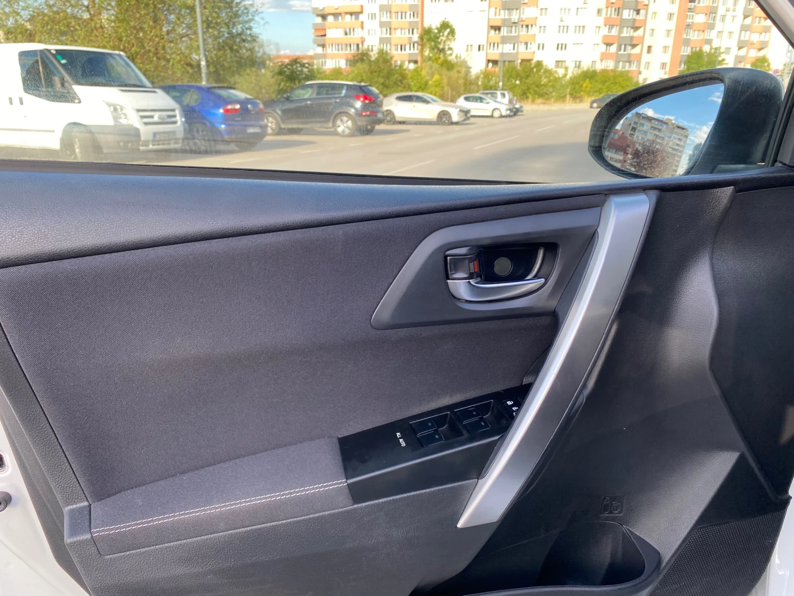 Toyota Auris 1.8 бензин/ ток - изображение 5