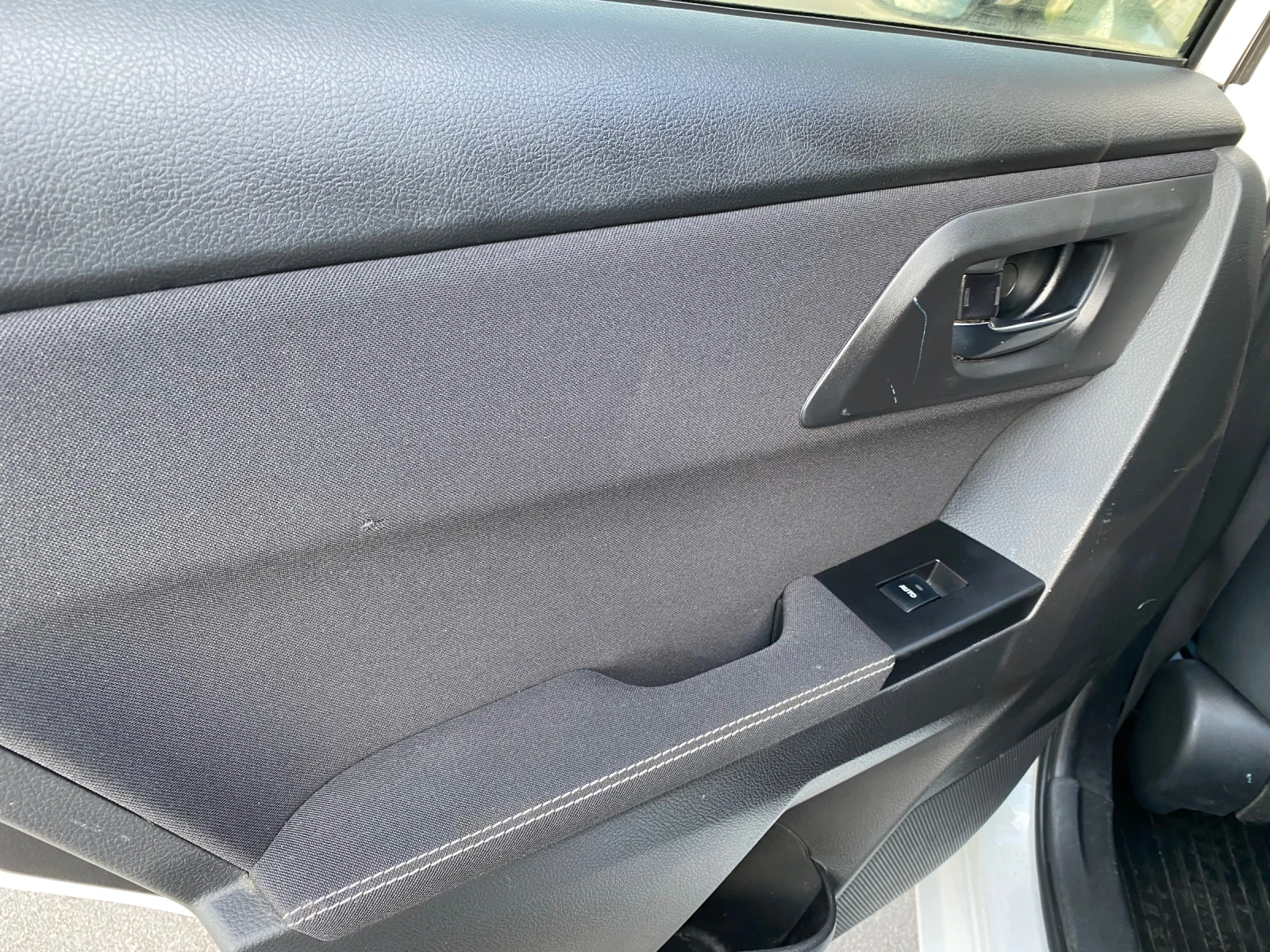 Toyota Auris 1.8 бензин/ ток - изображение 9