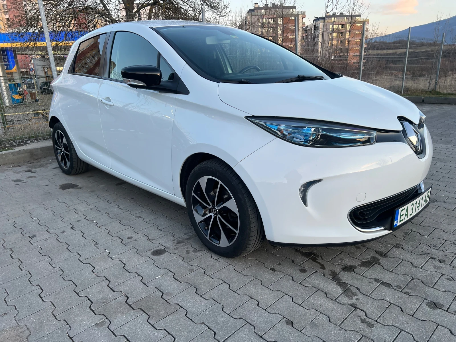 Renault Zoe R90 Intense, снимка 2 - Автомобили и джипове - 53786511