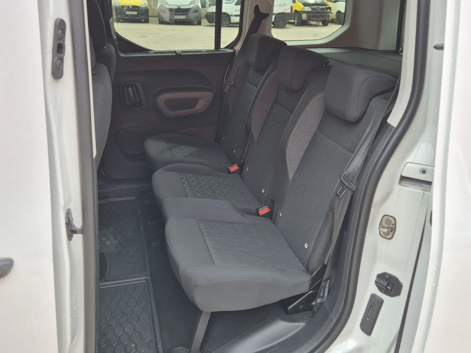 Citroen Berlingo 1.5HDI* 2019г.* , снимка 11 - Автомобили и джипове - 54218807