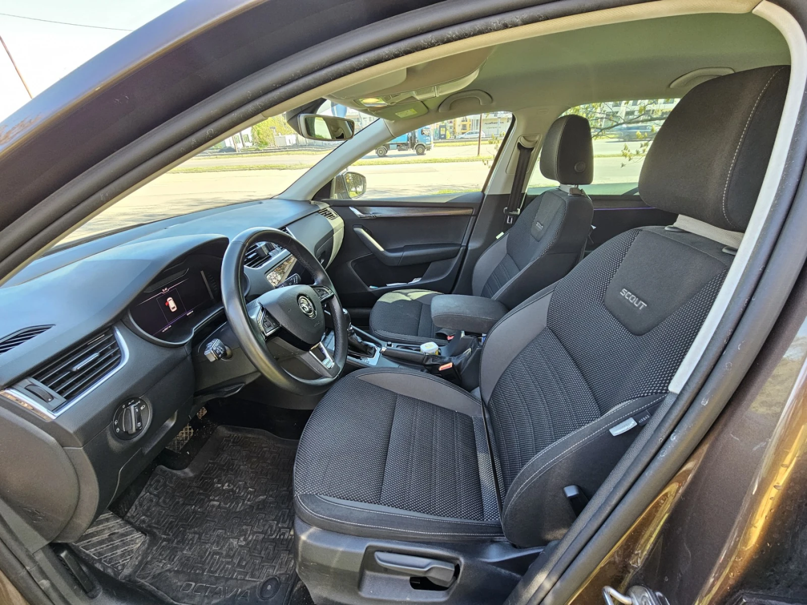 Skoda Octavia Scout, снимка 8 - Автомобили и джипове - 54323203