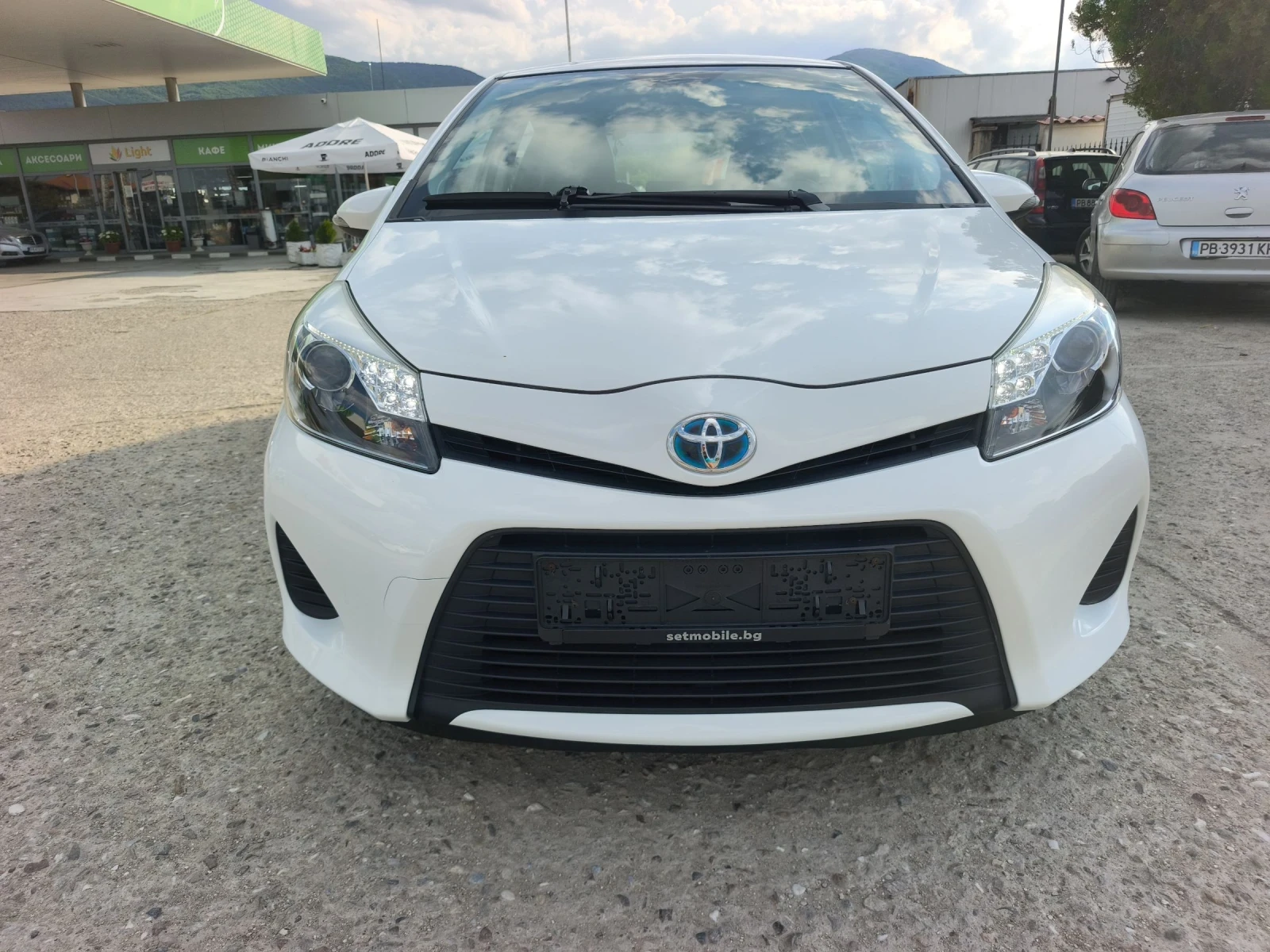 Toyota Yaris 1.5HYBRID LOUNGE NEW !!, снимка 2 - Автомобили и джипове - 54803048