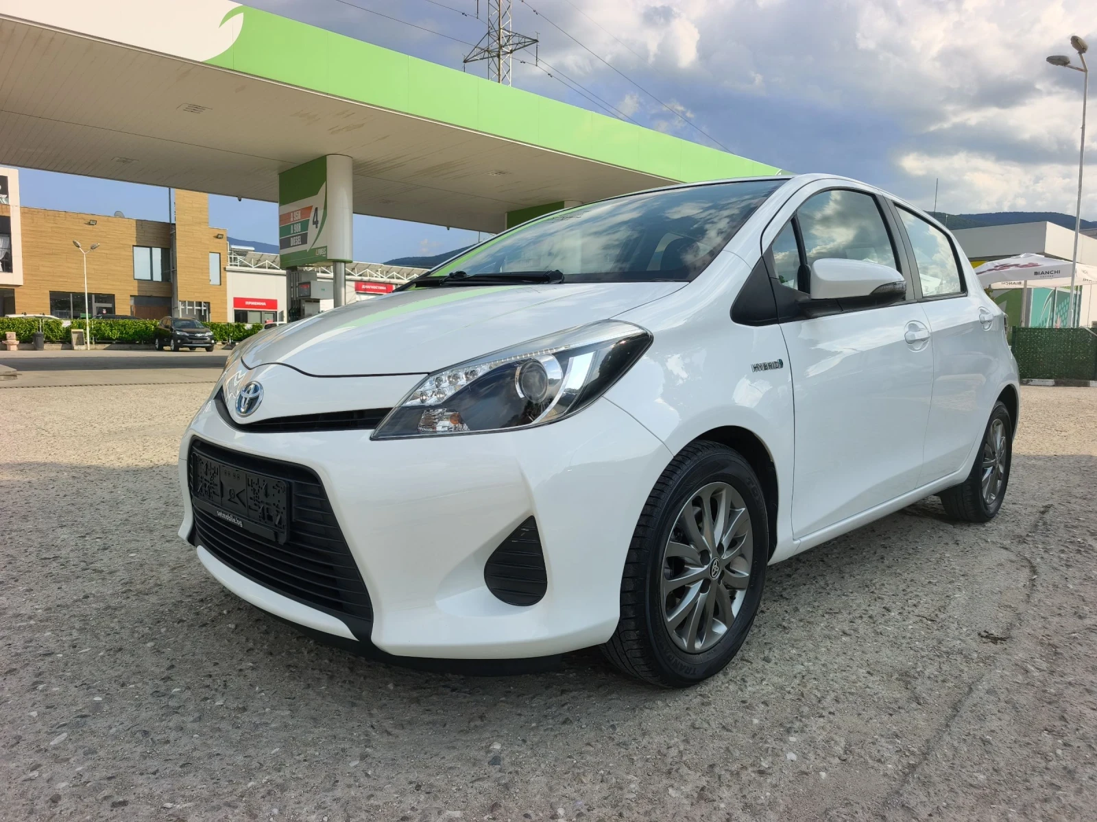Toyota Yaris 1.5HYBRID LOUNGE NEW !!