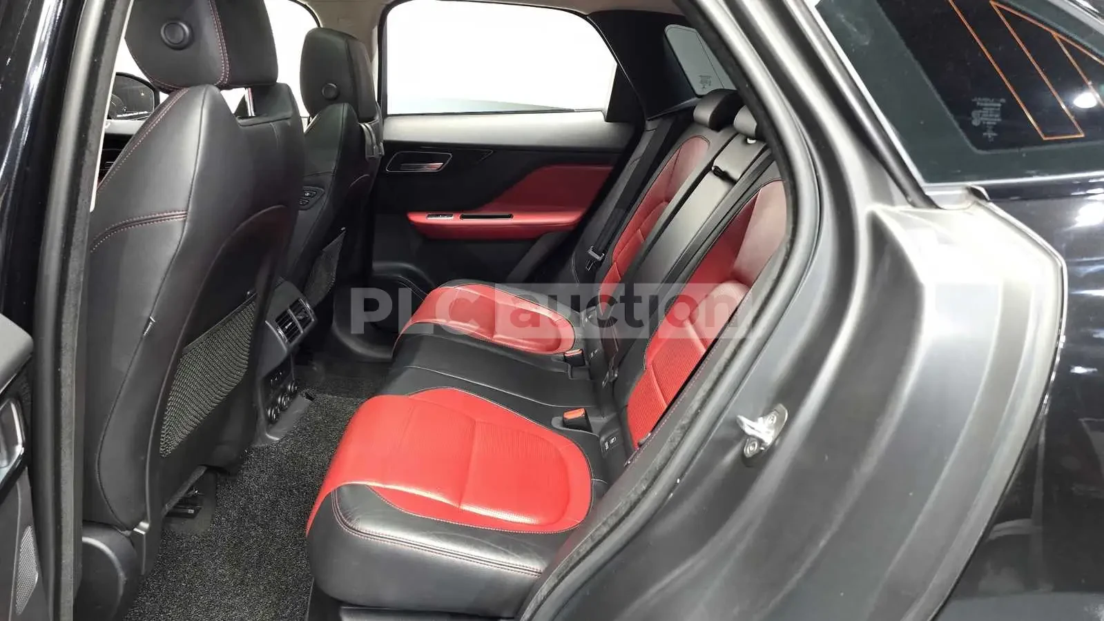 Jaguar E-pace ПОДГРЕВИ * ПАНО * KEYLESS * АВТОКРЕДИТ , снимка 11 - Автомобили и джипове - 54999342