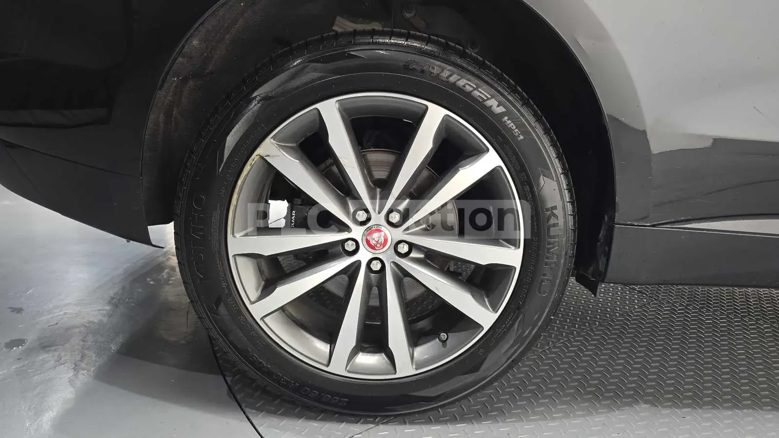 Jaguar E-pace ПОДГРЕВИ * ПАНО * KEYLESS * АВТОКРЕДИТ , снимка 5 - Автомобили и джипове - 54999342