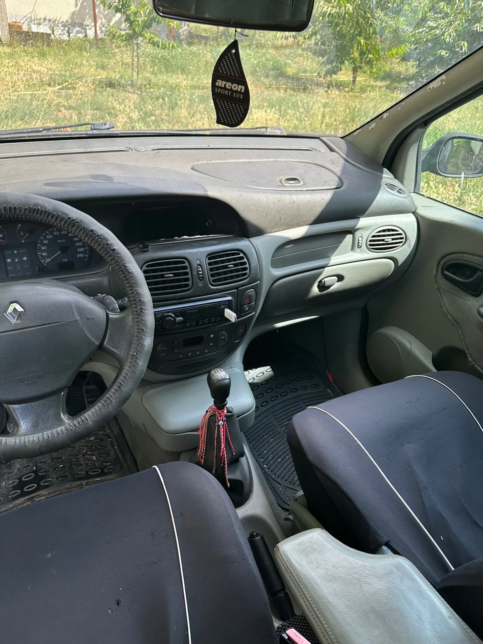 Renault Scenic 1.9 dci 102, снимка 5 - Автомобили и джипове - 55175542