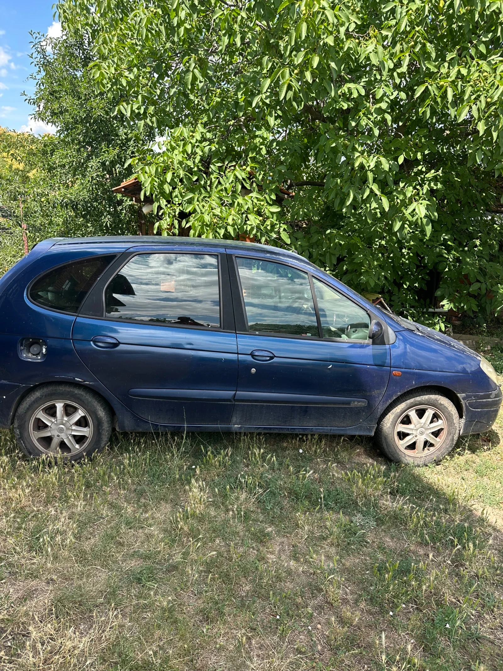 Renault Scenic 1.9 dci 102, снимка 2 - Автомобили и джипове - 55175542