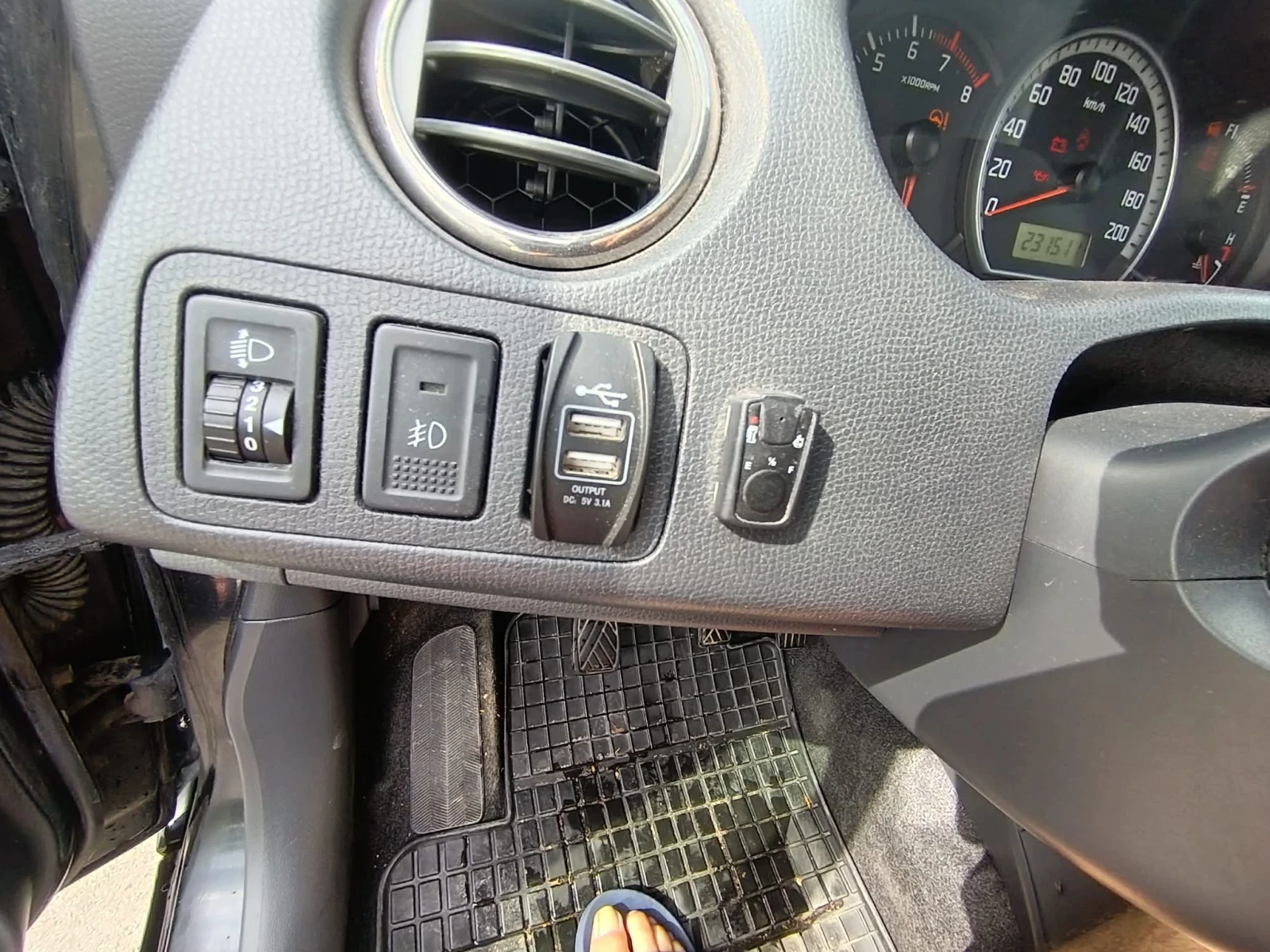 Suzuki Swift 1.3 vvti 90кс газ/бензин , снимка 13 - Автомобили и джипове - 55399736