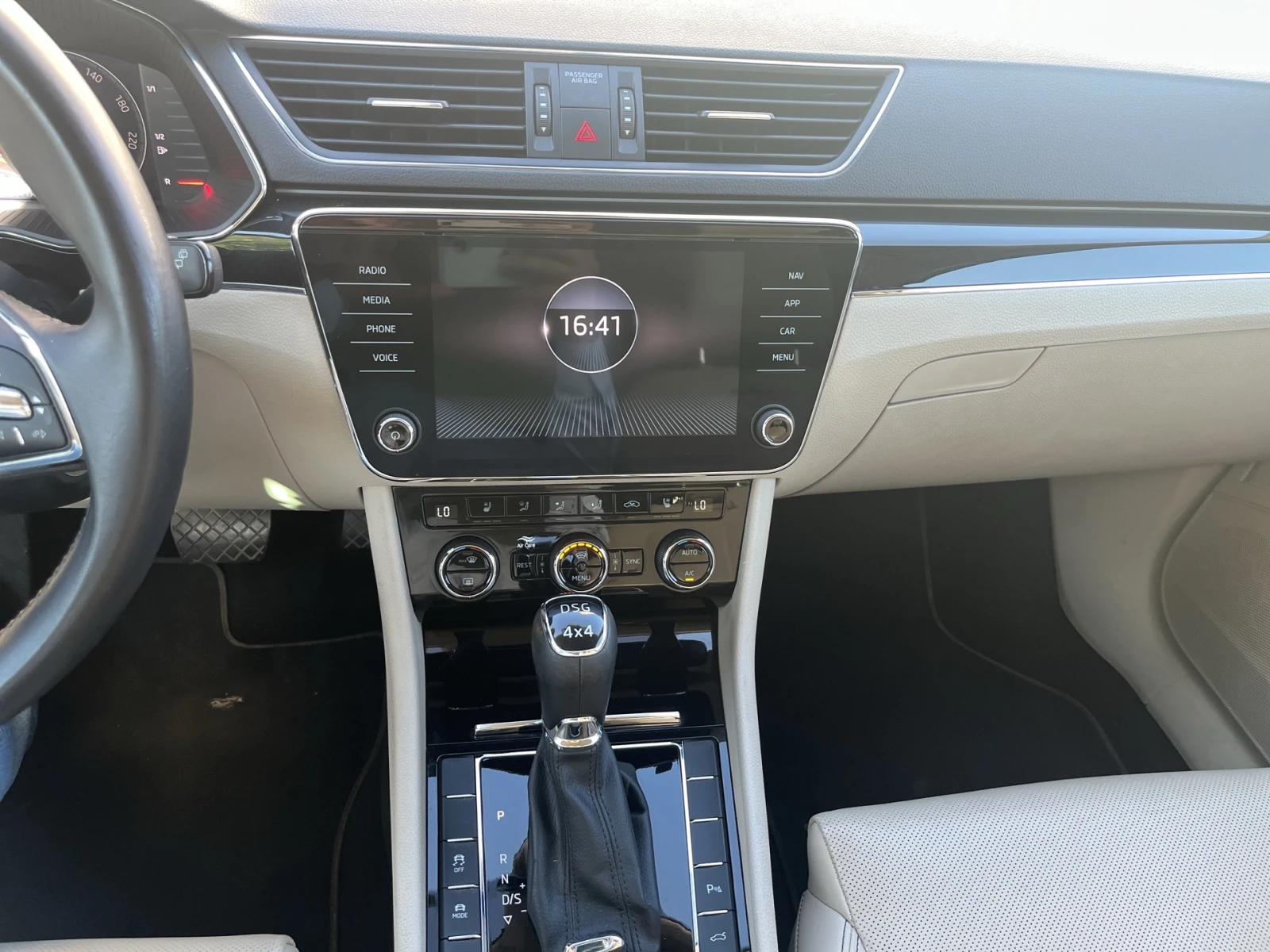 Skoda Superb 2, 0 TDI 7DSG 4X4, снимка 14 - Автомобили и джипове - 55727808