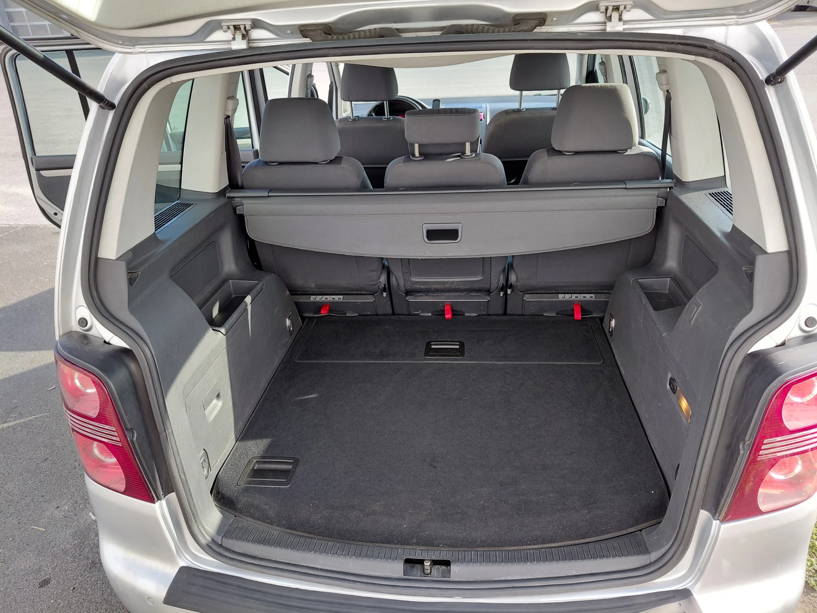VW Touran Trendline, снимка 12 - Автомобили и джипове - 55837972
