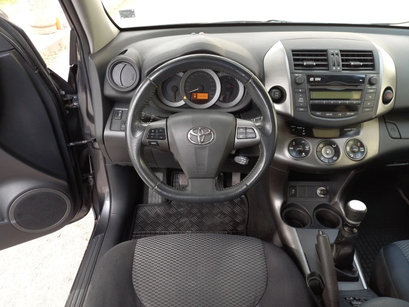 Toyota Rav4 2.2 D4D 4X4, снимка 11 - Автомобили и джипове - 49450312