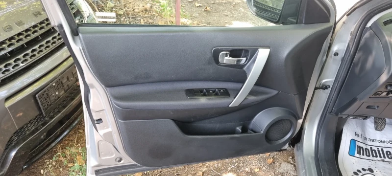 Nissan Qashqai 1.6i, снимка 9 - Автомобили и джипове - 51443455