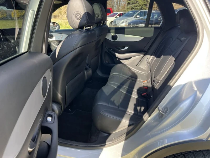 Mercedes-Benz GLC 350 HYBRID* PANO* KEYLESS* AMBIENT* 4MATIC* BLACK FRID, снимка 12 - Автомобили и джипове - 52585777