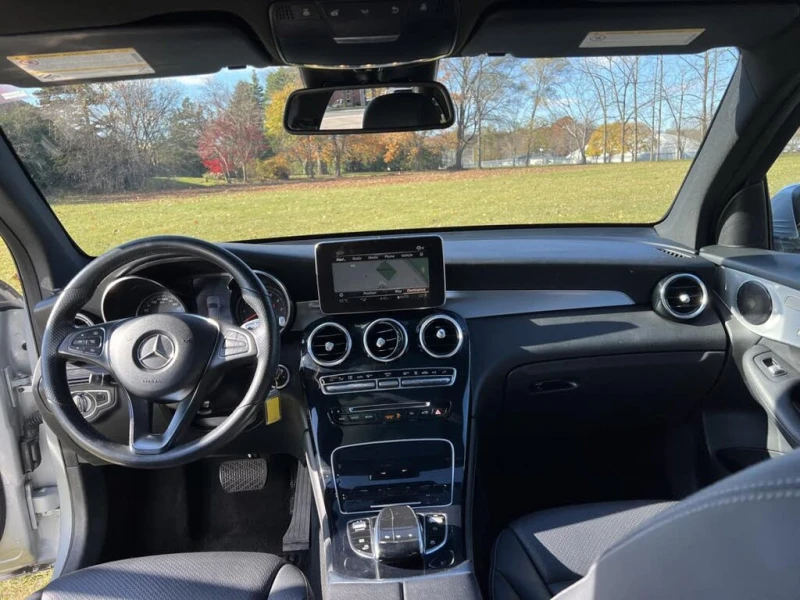 Mercedes-Benz GLC 350 HYBRID* PANO* KEYLESS* AMBIENT* 4MATIC* BLACK FRID, снимка 7 - Автомобили и джипове - 52585777