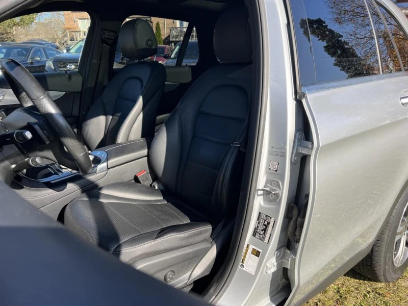 Mercedes-Benz GLC 350 HYBRID* PANO* KEYLESS* AMBIENT* 4MATIC* BLACK FRID, снимка 10 - Автомобили и джипове - 52585777