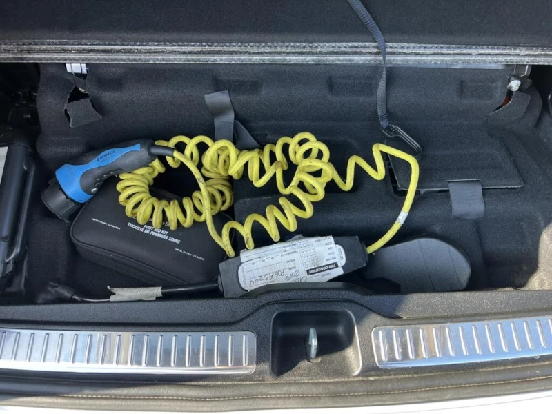 Mercedes-Benz GLC 350 HYBRID* PANO* KEYLESS* AMBIENT* 4MATIC* BLACK FRID, снимка 13 - Автомобили и джипове - 52585777