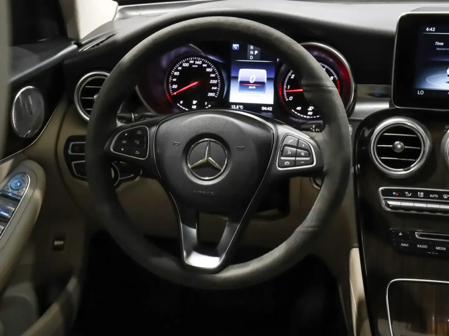 Mercedes-Benz GLC 300 AMG LINE/BURMESTER/360 VIEW KAMEPA/PANO/KEYLESS | Mobile.bg   12