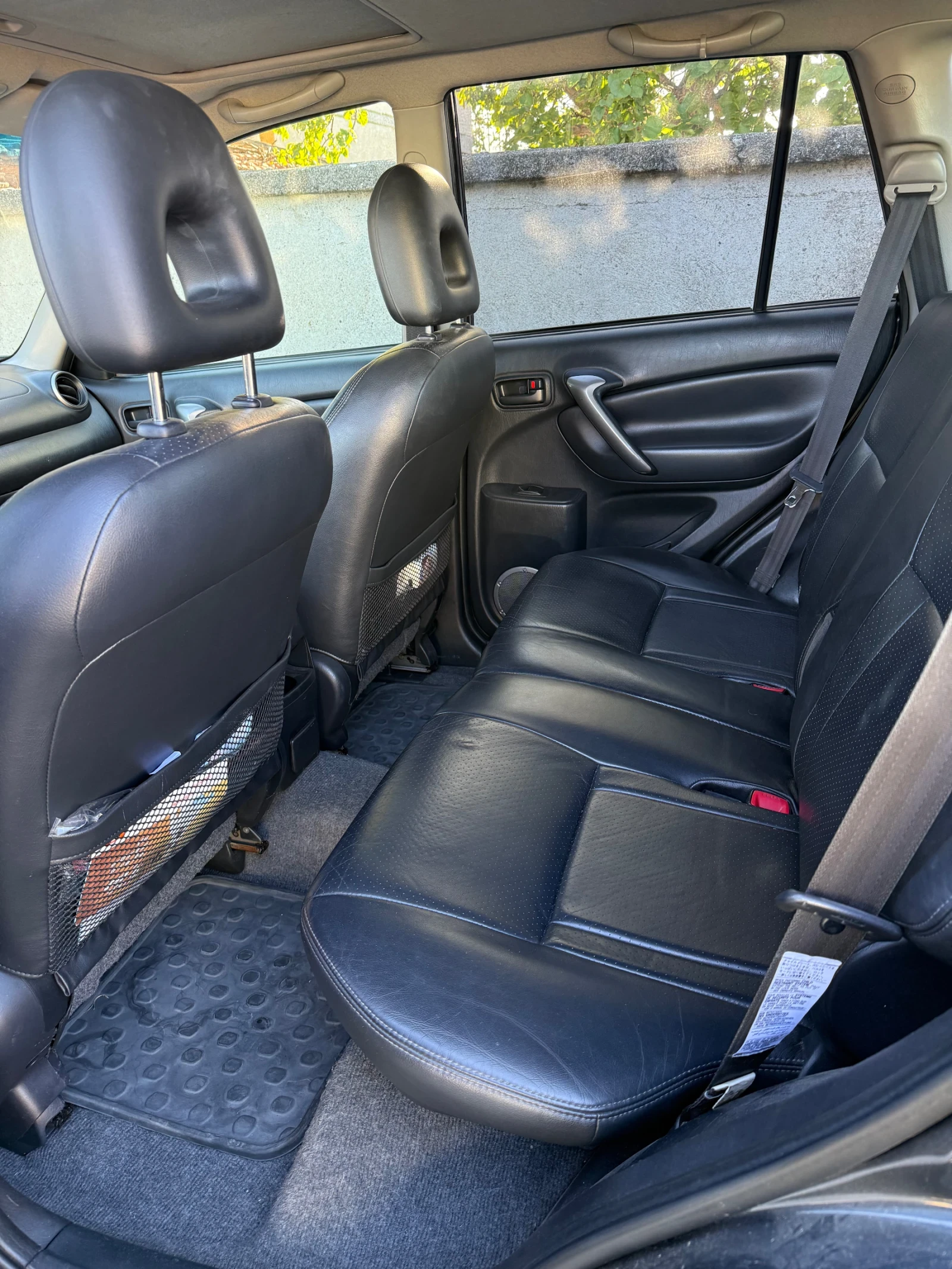 Toyota Rav4 2.0 D4D 116кс 2005 с ТЕГЛИЧ, снимка 10 - Автомобили и джипове - 56340173