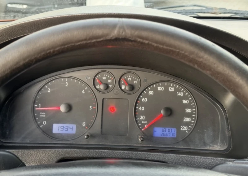 VW T5 1.9 TDI / 5+ 1, снимка 6 - Бусове и автобуси - 51312170