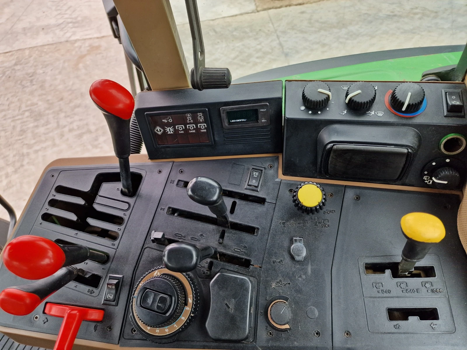  John Deere 6400 | Mobile.bg   12