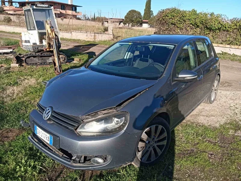 VW Golf, снимка 1 - Автомобили и джипове - 43996429