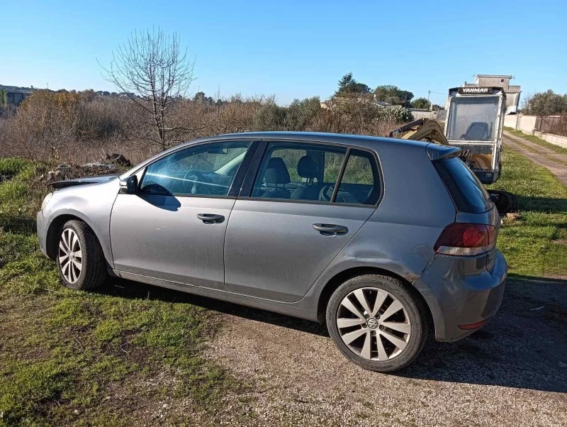 VW Golf, снимка 8 - Автомобили и джипове - 43996429