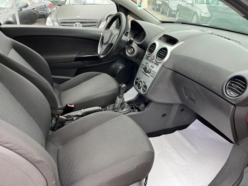 Opel Corsa 1.2i Facelift , снимка 13 - Автомобили и джипове - 47068622