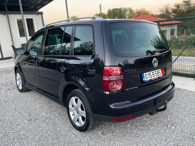 VW Touran Кожа* Подгрев* Шибедах, снимка 4 - Автомобили и джипове - 47389331