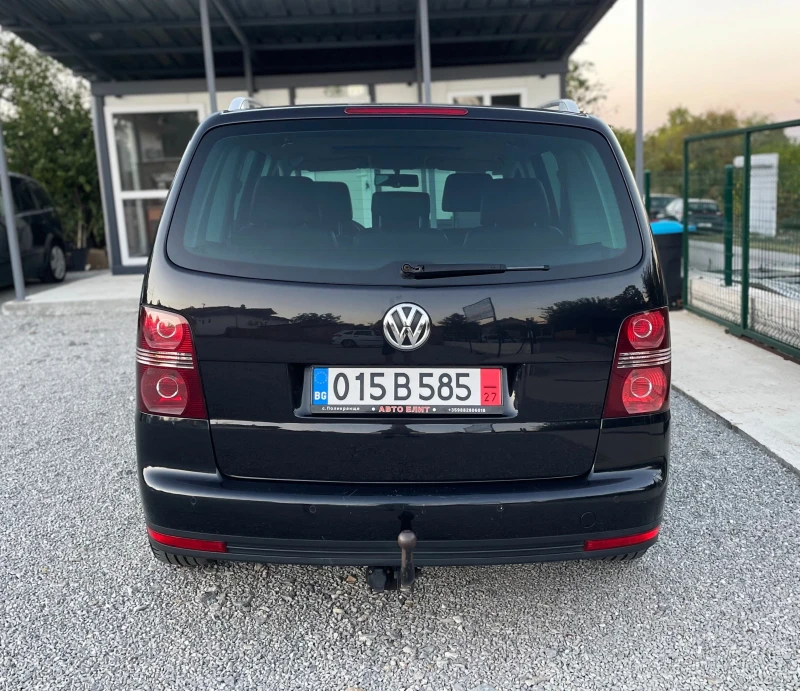 VW Touran Кожа* Подгрев* Шибедах, снимка 5 - Автомобили и джипове - 47389331