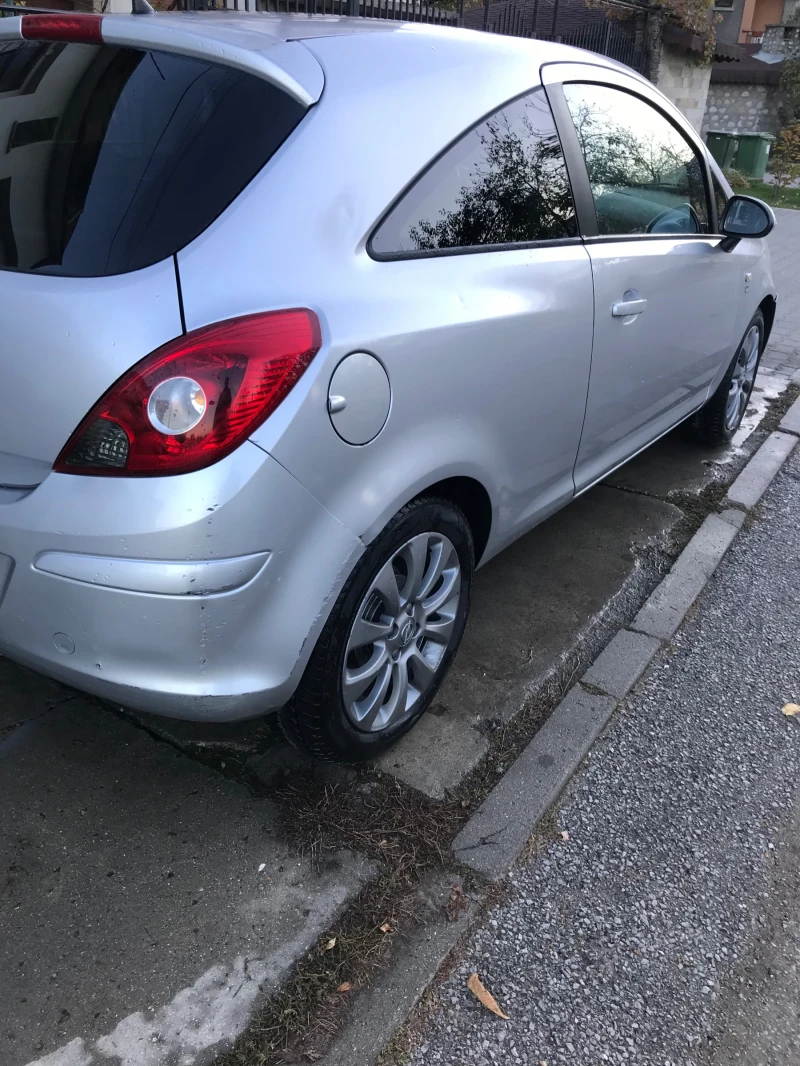 Opel Corsa, снимка 6 - Автомобили и джипове - 49183759