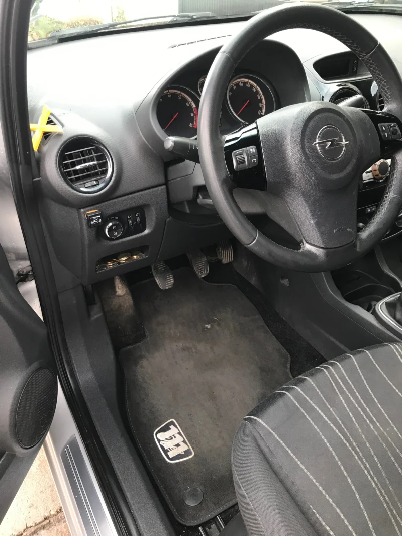 Opel Corsa, снимка 14 - Автомобили и джипове - 49183759