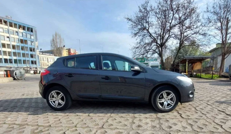 Renault Megane, снимка 8 - Автомобили и джипове - 49611198