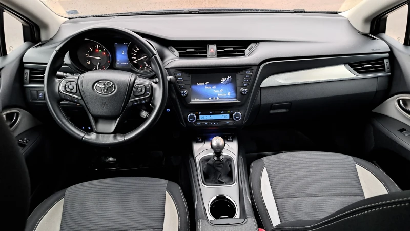 Toyota Avensis d4d 2.0, снимка 13 - Автомобили и джипове - 52594704