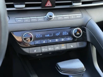 Hyundai Elantra SEL | SUNROOF | CARPLAY | NAVI | BACK UP CAMERA | Mobile.bg   15