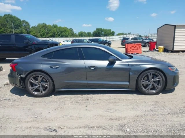 Audi E-Tron GT PREMIUM PLUS QUATTRO* ПОДГРЕВ* ОБДУХВАНЕ* 360* ПАН, снимка 12 - Автомобили и джипове - 55703636