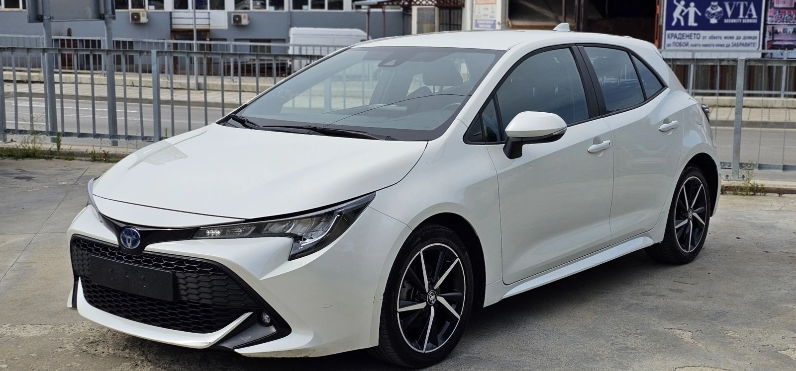 Toyota Corolla Hybrid* Бяла Перла* 100.000км* ГАРАНЦИОННА - изображение 7