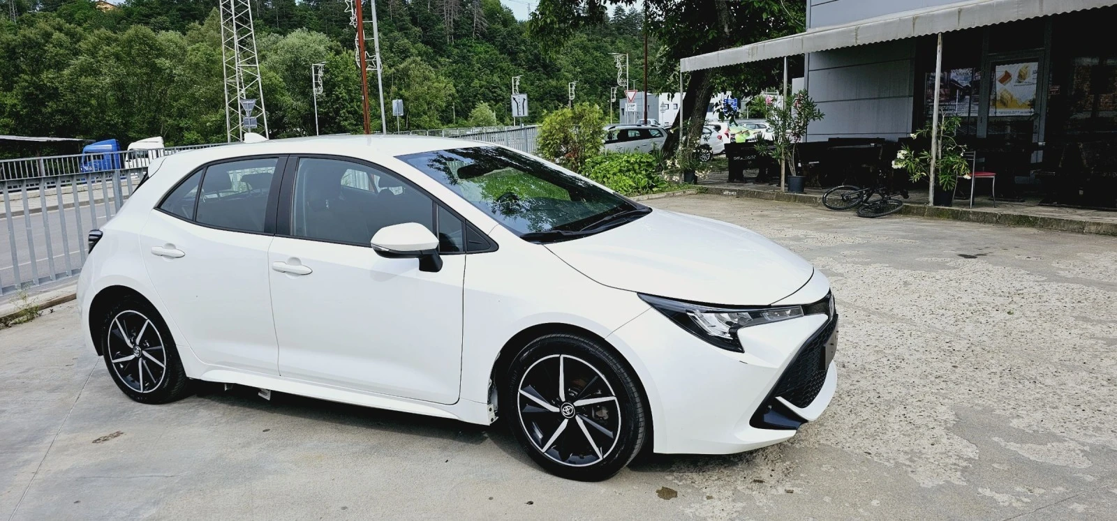 Toyota Corolla Hybrid* Бяла Перла* 100.000км* ГАРАНЦИОННА - изображение 2