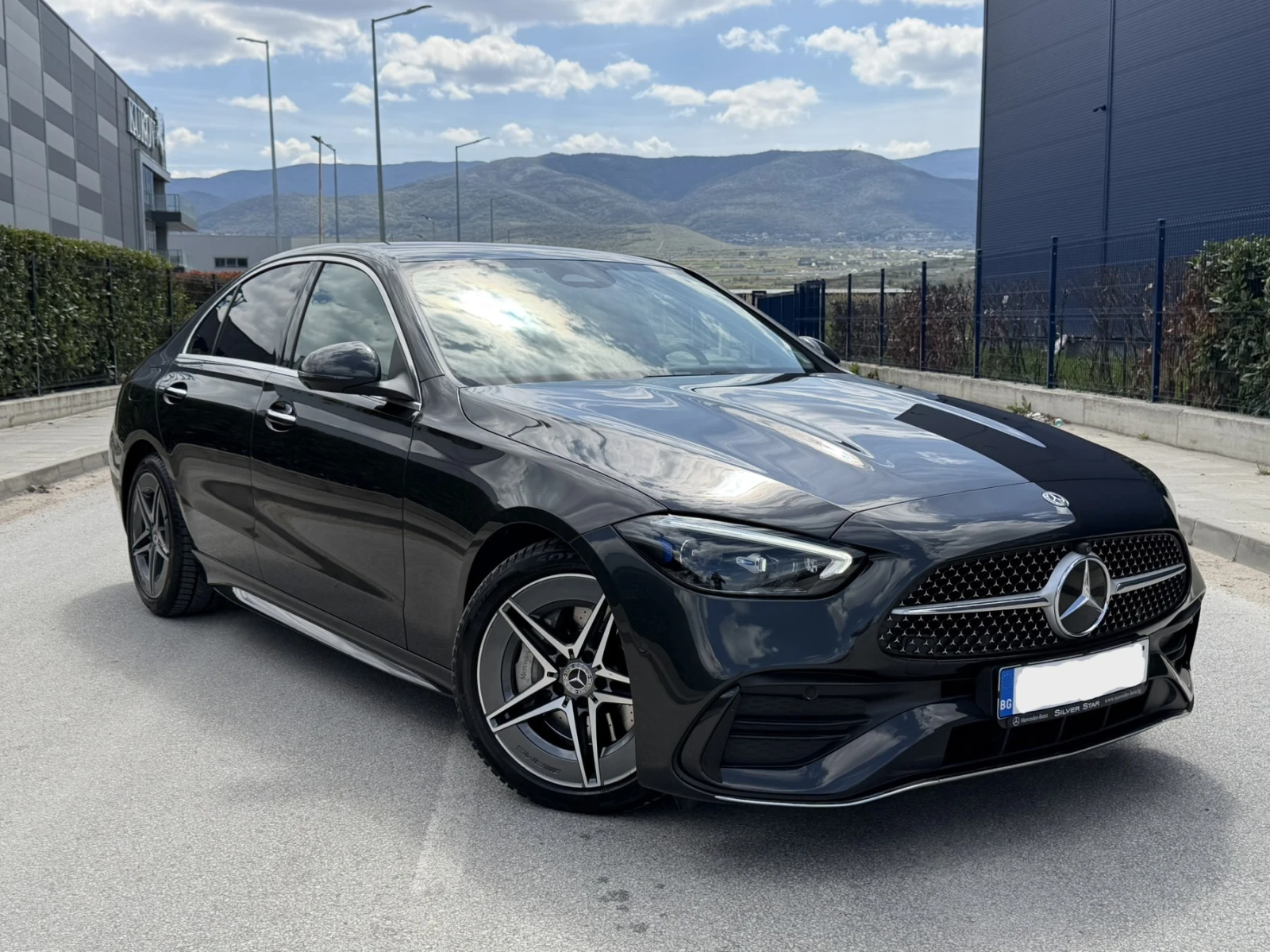 Mercedes-Benz C 220 AMG LINE/MildHYBRID/9G/360КАМЕРИ/DIGITALLIGHT, снимка 2 - Автомобили и джипове - 54116512