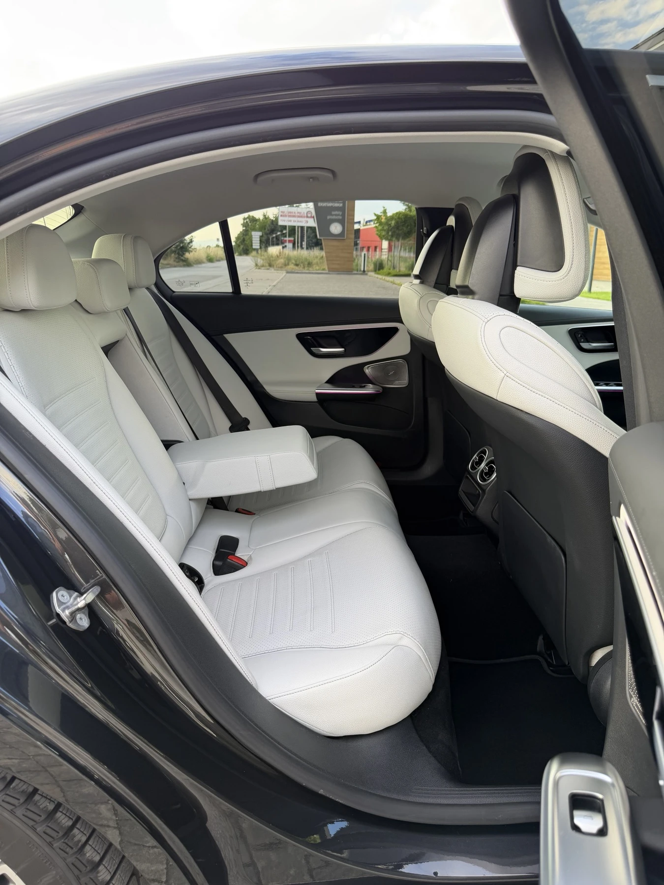 Mercedes-Benz C 220 AMG LINE/MildHYBRID/9G/360КАМЕРИ/DIGITALLIGHT, снимка 12 - Автомобили и джипове - 54786103