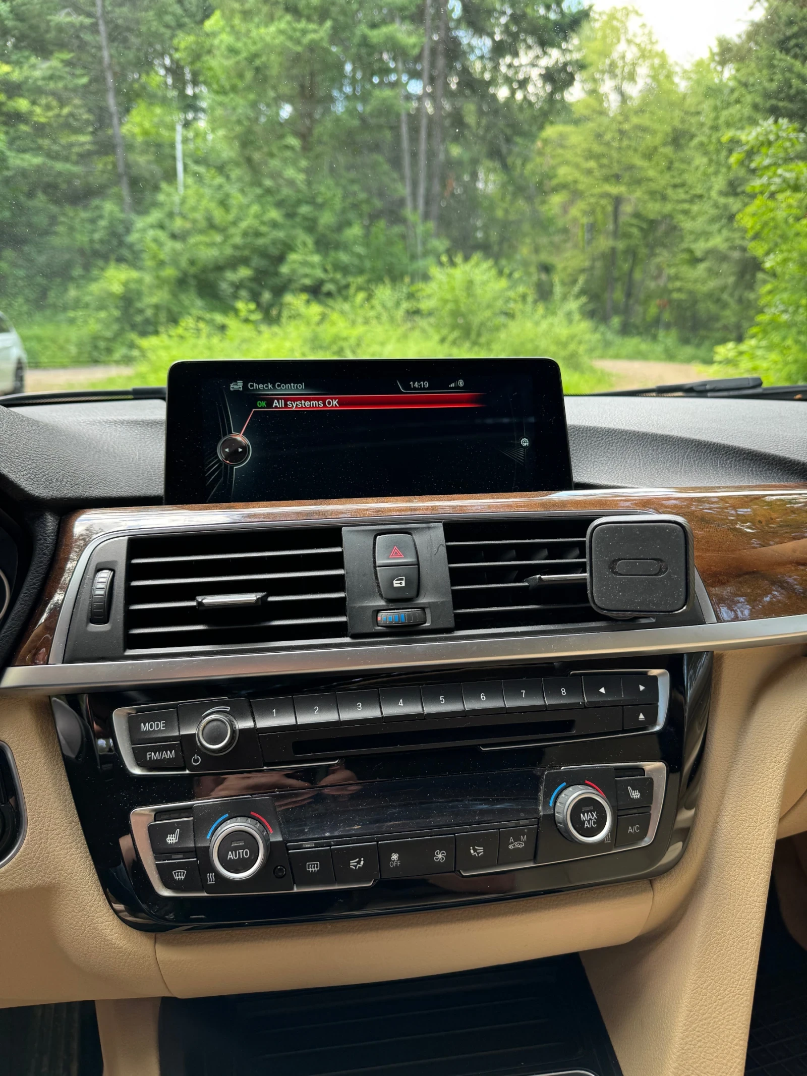 BMW 320 Xdrive , снимка 12 - Автомобили и джипове - 54809540