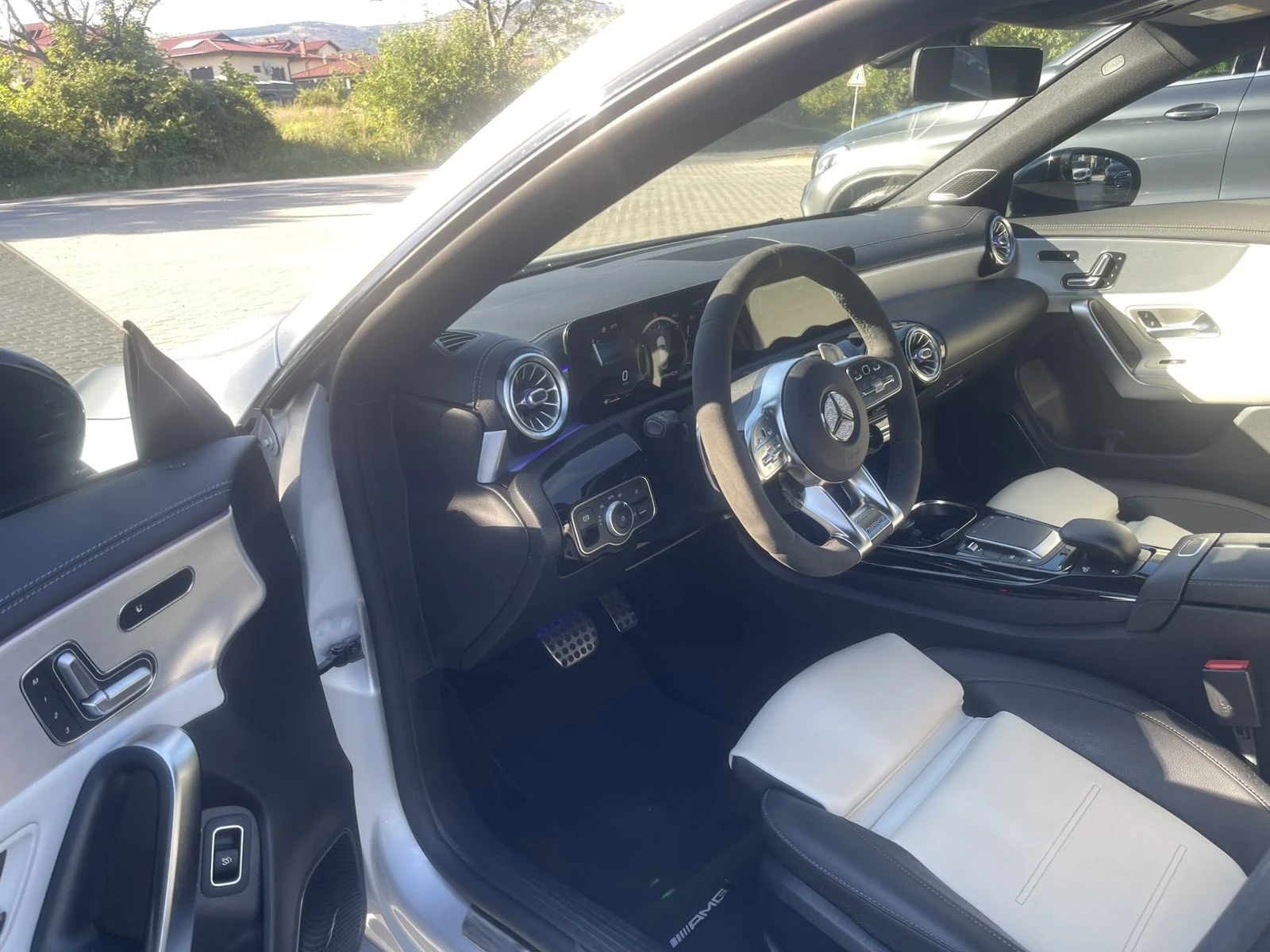 Mercedes-Benz CLA 350 AMG * 4-MATIK PANO KEYLESS * , снимка 9 - Автомобили и джипове - 55572144