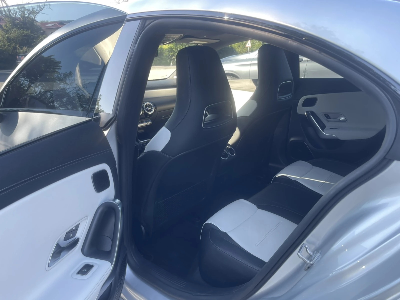 Mercedes-Benz CLA 350 AMG * 4-MATIK PANO KEYLESS * , снимка 11 - Автомобили и джипове - 55572144