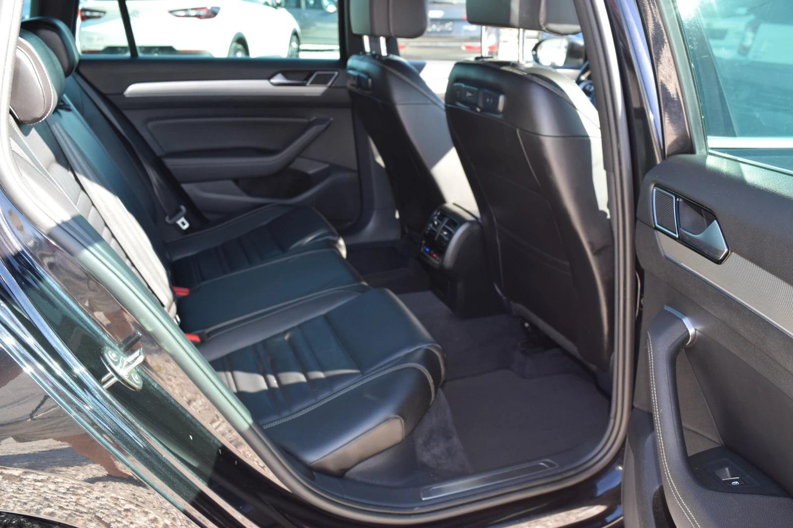 VW Passat R-Line* 4Motion* 2.0BiTdi* 240 kc* FULL, снимка 13 - Автомобили и джипове - 56211112