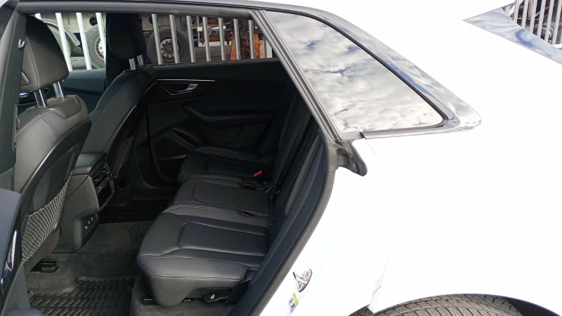 Audi Q8 55 TFSI V6 340 кс. quattro Mild Hybrid Tiptronic, снимка 6 - Автомобили и джипове - 52564326