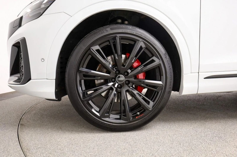 Audi Q8 55 TFSI/FACELIFT/S-LINE/B&O 3D/PANO/MATRIX/360/, снимка 4 - Автомобили и джипове - 53328258