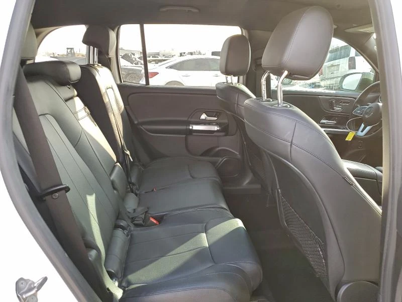 Mercedes-Benz GLA 250 2.0L 4 Front-wheel Drive, снимка 13 - Автомобили и джипове - 53077020