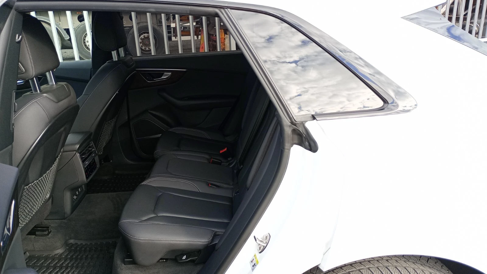 Audi Q8 55 TFSI V6 340 кс. quattro Mild Hybrid Tiptronic - изображение 6