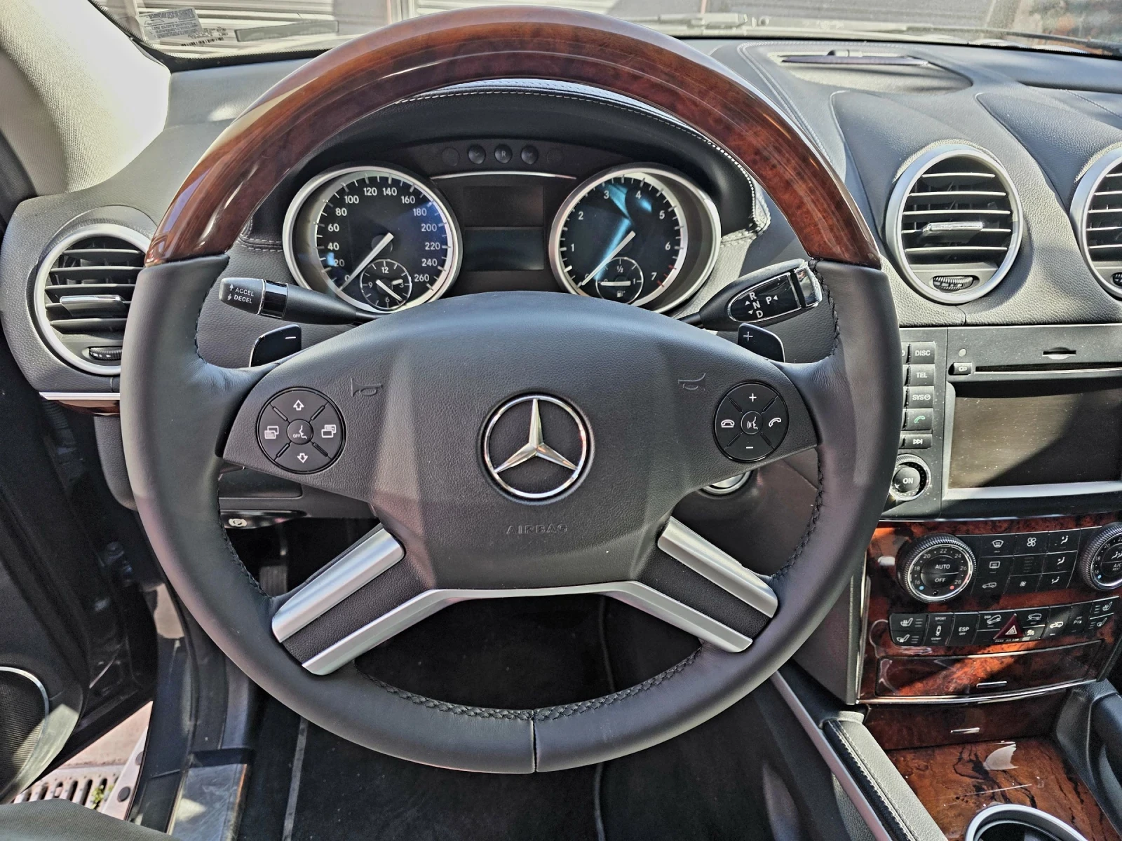 Mercedes-Benz GL 550, снимка 17 - Автомобили и джипове - 53760519