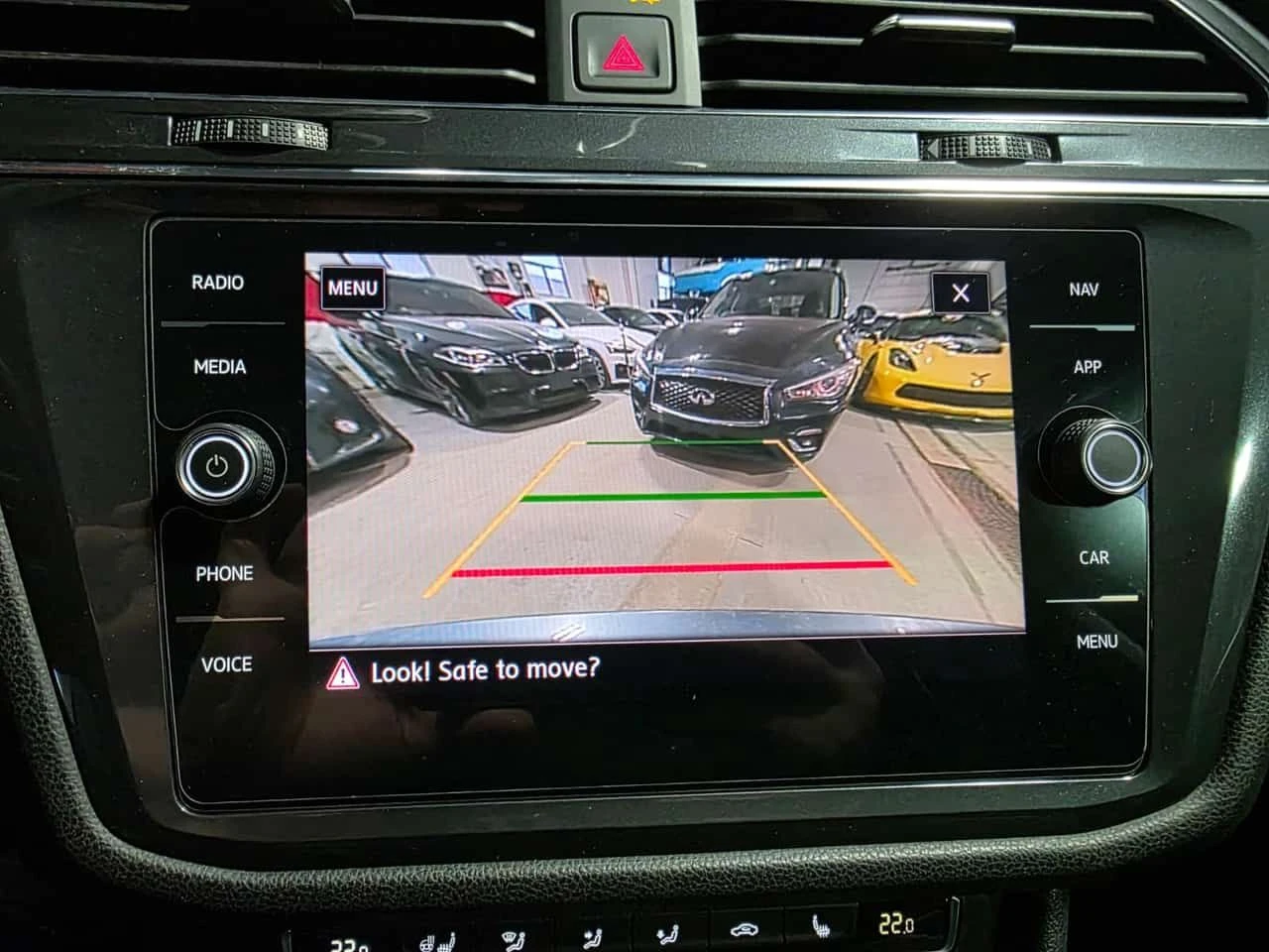 VW Tiguan Highline | ПОДГРЕВИ | ПАНОРАМА | KEYLESS | CARFAX, снимка 14 - Автомобили и джипове - 54009361