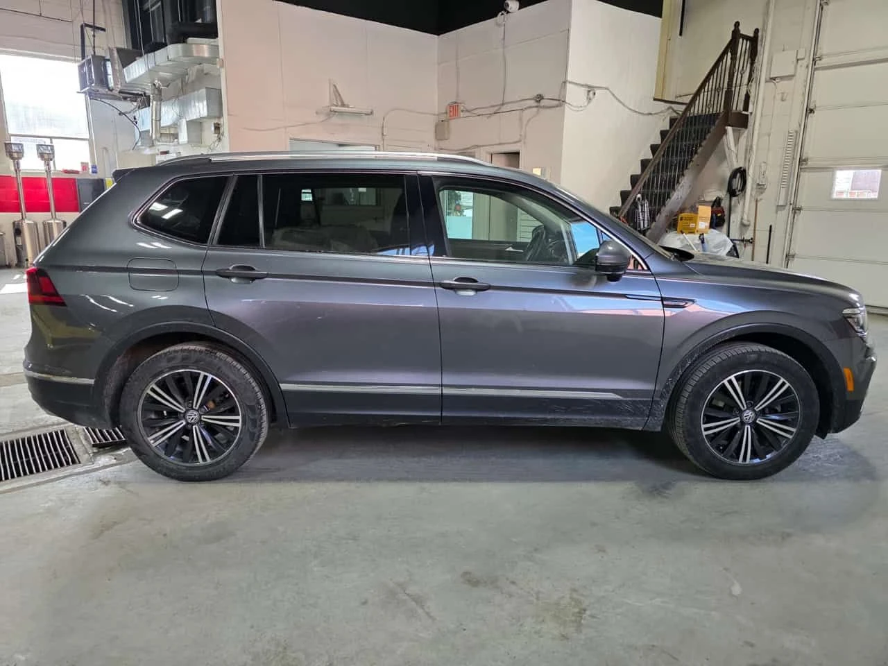 VW Tiguan Highline | ПОДГРЕВИ | ПАНОРАМА | KEYLESS | CARFAX, снимка 5 - Автомобили и джипове - 54009361